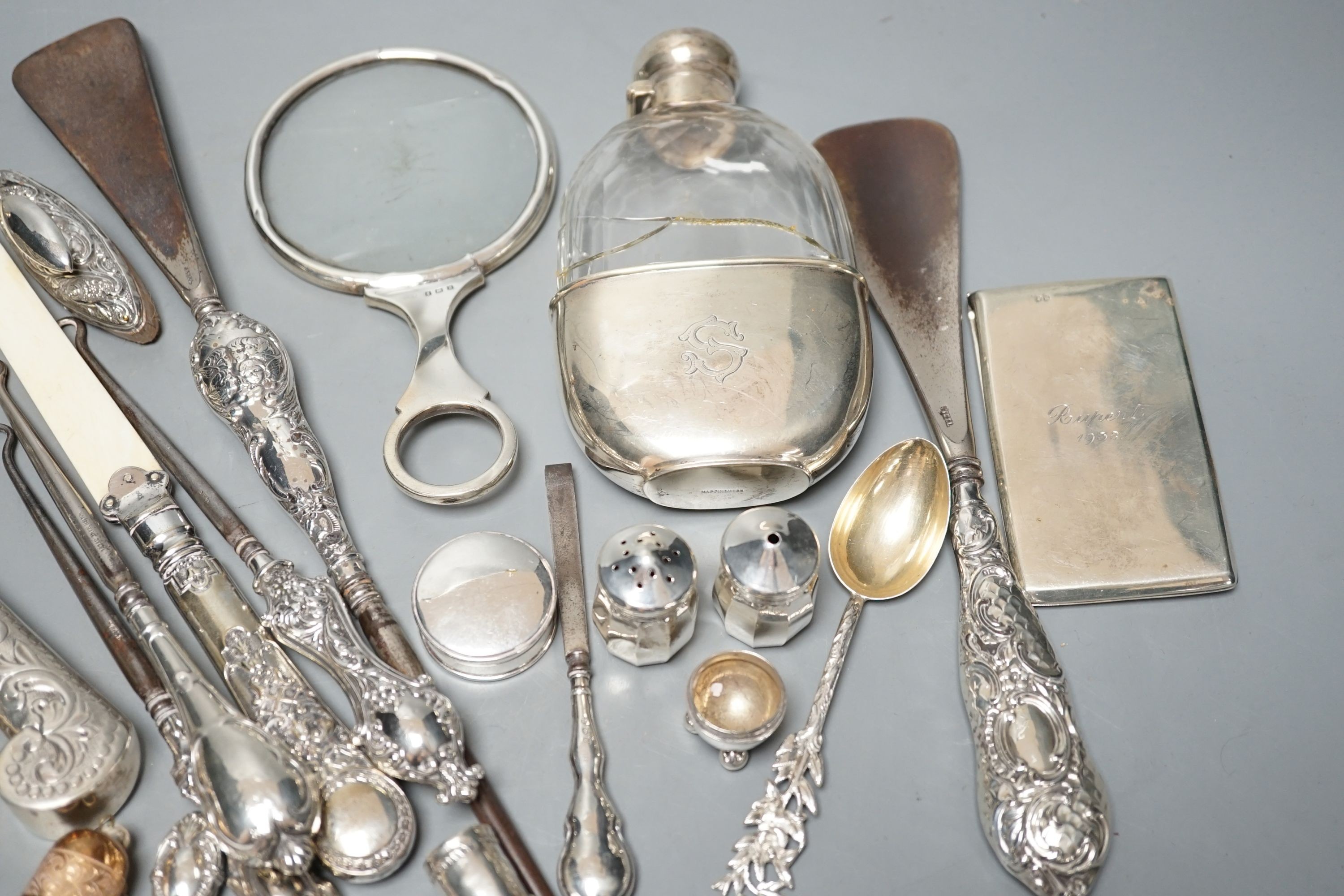 A mixed group of mainly small silver to include two magnifying glasses, a hip flask, silver-handled shoe horns, Georgian snuff box, scent flask etc, some a.f.